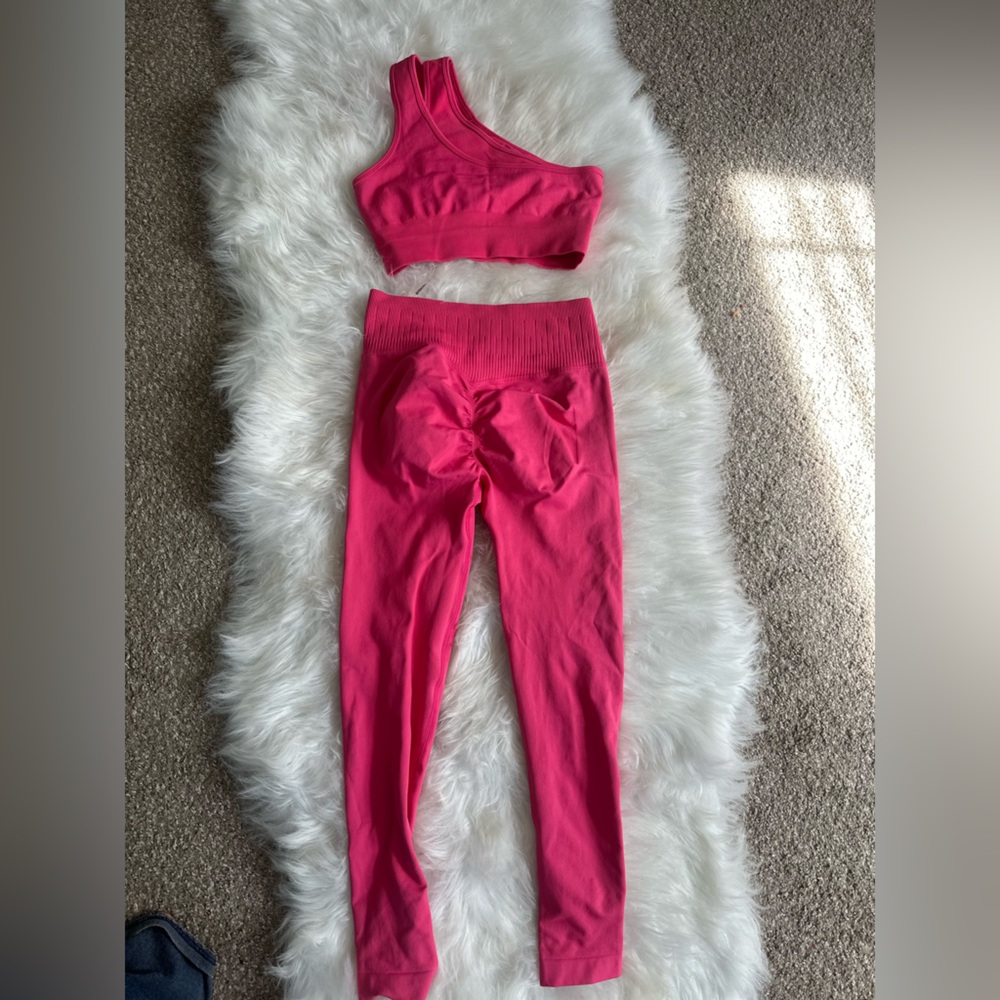 Booty lifting Two piece hot pink workout set size small - Picture 6 of 10